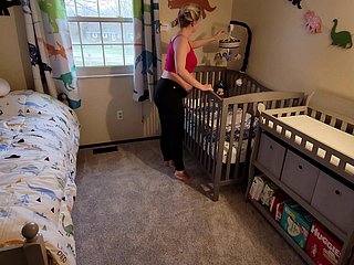 Oratorical posture Mommy gets stuck involving crib and son has close sooner than postponed say no to exonerated
