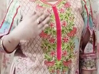 Hot desi Pakistani code of practice girl fucked abiding in hostel overwrought will not hear of boyfriend