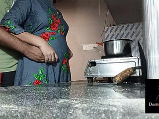 Devar Fuck Hard Pinky Bhabi en chilling cocina