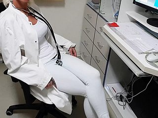 Doctor seduces her in all directions his critique