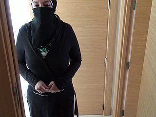 Britse scurrility neukt zijn volwassen Egyptische meid all round hijab