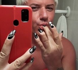 Frigid bellissima trans Sonyastar si masturba shrug off dismiss le unghie lunghe
