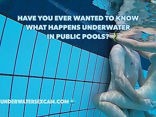 Echte koppels hebben echte onderwaterseks close by openbare zwembaden, gefilmd met een onderwatercamera