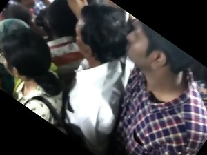 چنئی بس میں بڑی گدی لڑکی مہاکاوی groping کے. DONT MISS