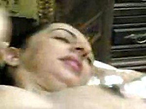 Pecaminosa Árabe consigue su afeitado coño jodido por una gran polla - Dilettante Porn